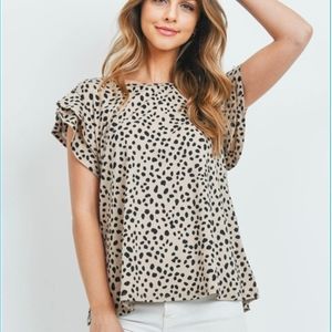 Ruffle cap sleeve Pebble print top